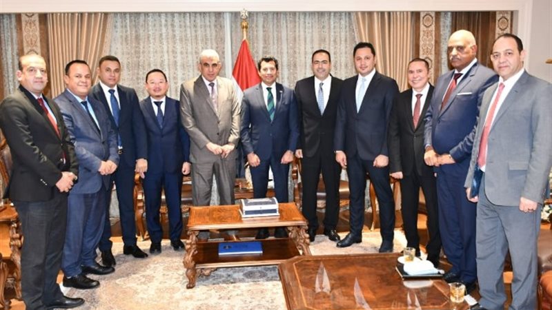 وزير الشباب والرياضة ومجلس إدارة اتحاد شباب المصريين بالخار