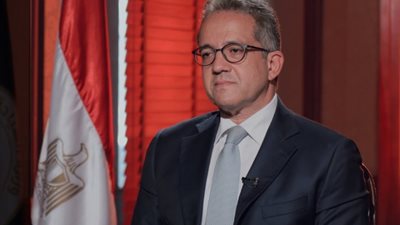 بعد اختياره سفيرا لمنظمة السياحة العالمية، خالد العناني «مسيرة فارس»