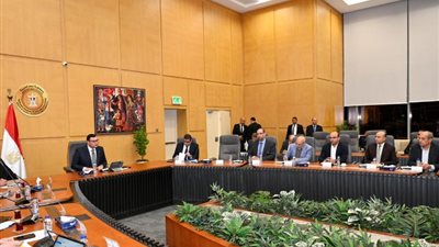وزير الإسكان يوجه بوضع جداول زمنية مضغوطة لإنجاز مشروعات العلمين الجديدة