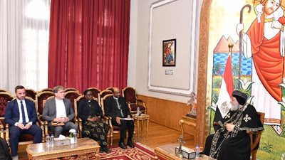 في أول زيارة له، البابا تواضروس يستقبل الأمين العام لمجلس الكنائس العالمي