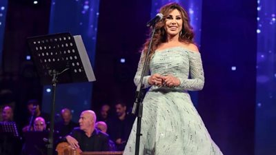 بعد وقف الحرب، نجوى كرم تلقي من أبيات الشعر في حب لبنان