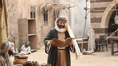 كريم عبد العزيز يسافر إلى إيطاليا لاستكمال تصوير فيلم الأرض السوداء