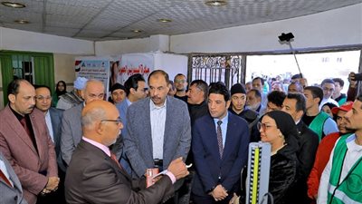 محافظ سوهاج يتفقد فعاليات القافلة الطبية المجانية بمستشفى الهلال (صور)