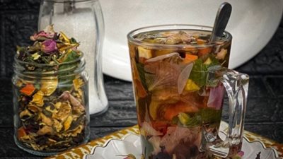 طريقة عمل الشاي بالأعشاب والفوائد والأضرار