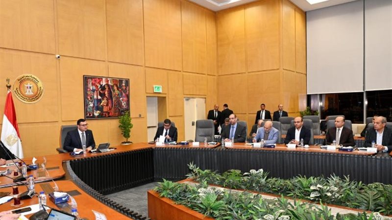 جانب من اجتماع وزارة الإسكان