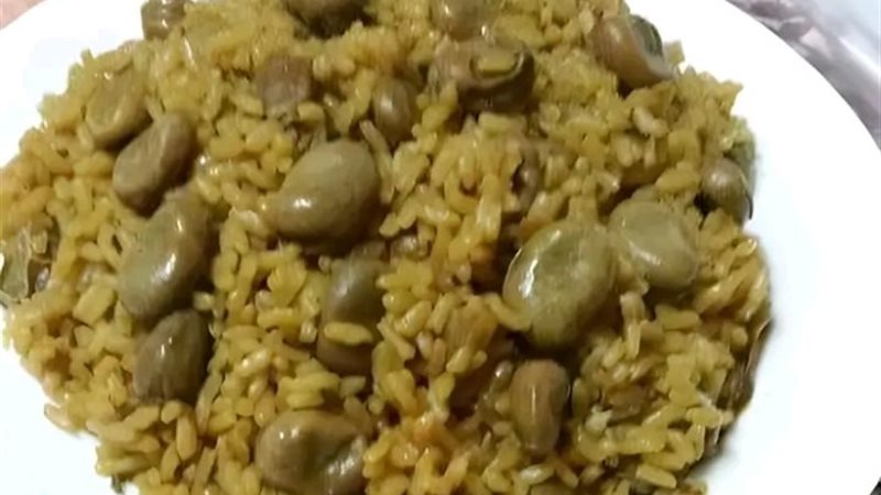 وجبة الأرز والفول الأخضر