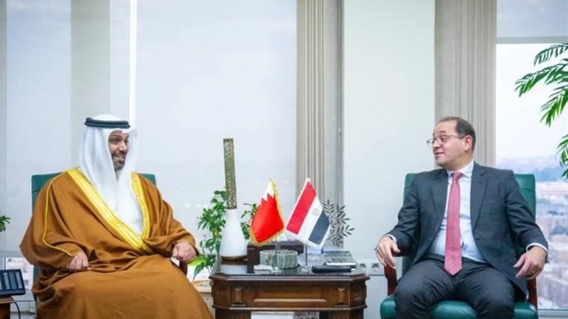 أحمد كجوك وزير المالية مع نظيره البحريني