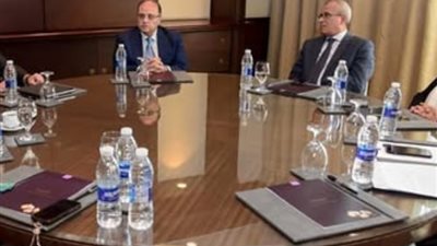 رئيس هيئة الدواء يبحث سبل تعزيز صناعة الأدوية وتنمية القدرات