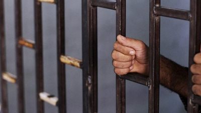 حبس شاب عشريني تخلص من تاجر مخدرات بسبب خلاف مادي بينهما
