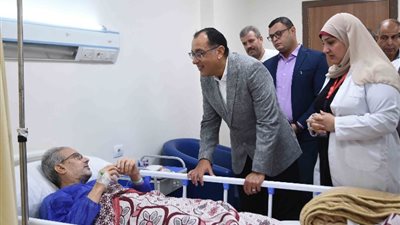 رئيس الوزراء يتفقد مستشفى بولاق الدكرور العام