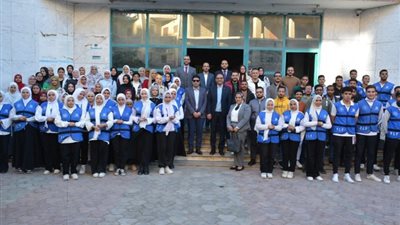 بداية جديدة لبناء الإنسان، نائب محافظ سوهاج يوزع هدايا على الأطفال والمرضى (صور)