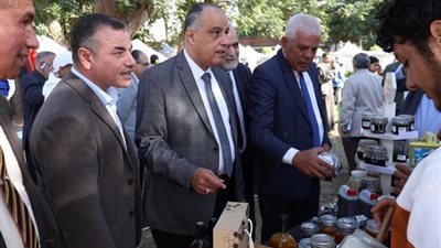 بحوث الصحراء يبرز أهمية تربية النحل والأعسال الصحراوية في مهرجان العسل السابع