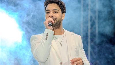 أحمد جمال يرفع شعار كامل العدد بحفل موسم الرياض (صور)