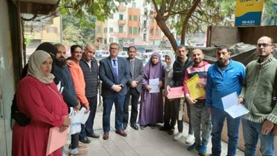 العمل: تسليم عقود وظائف جديدة لـ8 شباب من ذوي الهمم بالجيزة