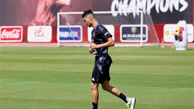 لمواجهة أورلاندو بايرتس، موقف أشرف داري من السفر مع الأهلي إلى جنوب إفريقيا