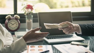 موعد تطبيق زيادة المرتبات الجديدة 2024 للقطاع العام والخاص