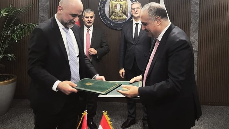 كريم بدوي وزير البترول والثروة المعدنية ونظيره الأردني الدك