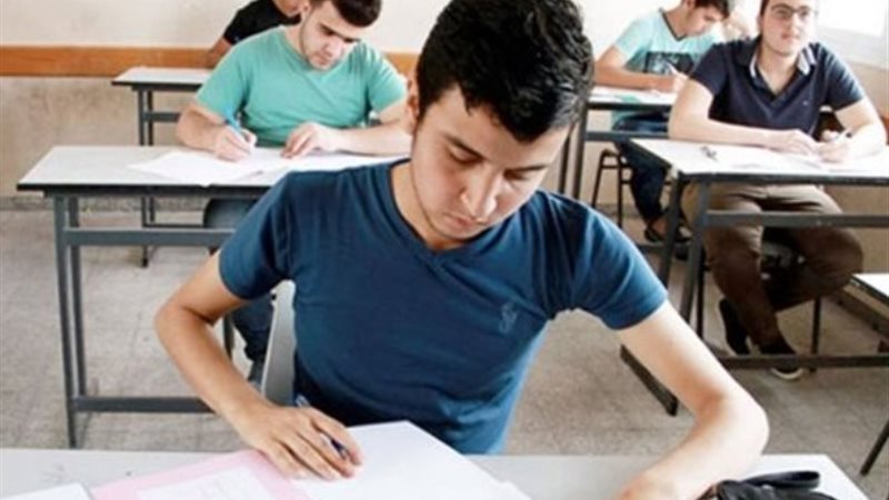 طلاب الشهادة الإعدادية