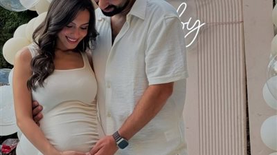 بالفستان الأبيض، كارمن سليمان تعلن عن حملها للمرة الثانية