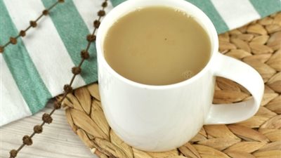 بخطوات بسيطة جدًا، اعملي أحلى «شاي بلبن» لأطفالك