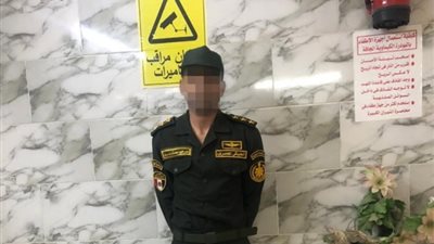 القبض على شخص ينتحل صفة ضابط طبيب بالقوات المسلحة