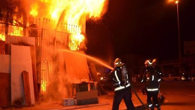 الحماية المدنية تخمد حريقًا في بنزينة مغلقة في شبرا الخيمة
