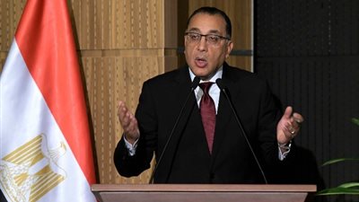 رئيس الوزراء يتابع تطورات محطة بدر للربط الكهربائي بين مصر والسعودية