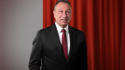 الخطيب يتجاوز الأزمة الصحية ويترأس بعثة الأهلي في بطولة إنتركونتيننتال
