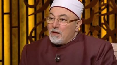 تروج للإلحاد، خالد الجندي يحذر الشباب من شراء ملابس تحمل عبارات مسيئة (فيديو)