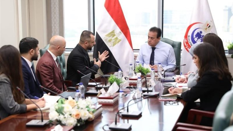 وزير الصحة خلال الاجتماع