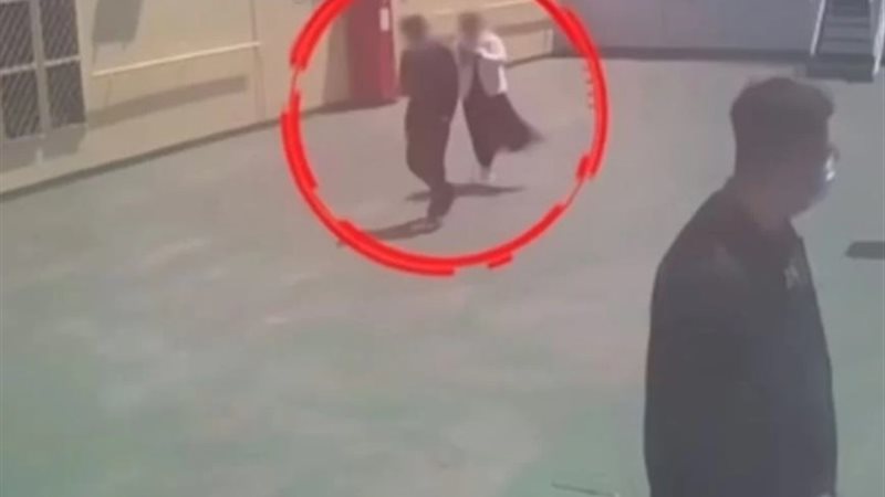 رجل صينى دفع زوجته عمدا فى البحر