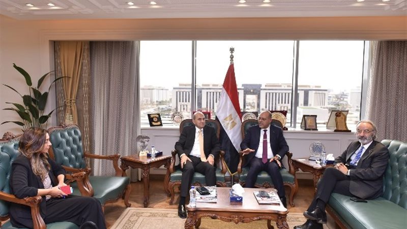 لقاء وزير العمل ورئيس غرفة التجارة والصناعة الفرنسية