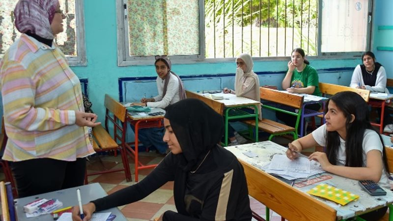 طلاب الشهادة الإعدادية