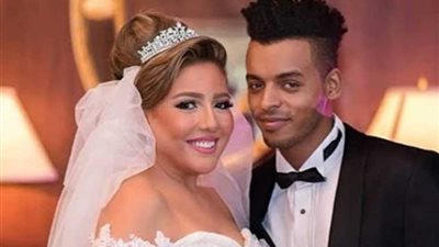 مي كساب تحتفل بعيد ميلادها 43 بإطلالة «كاجوال أسود»
