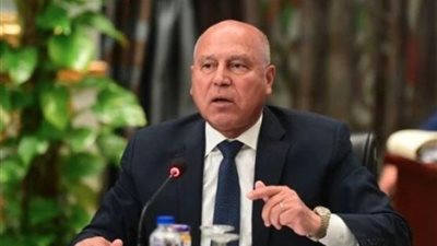 كامل الوزير يشكل لجنة لمعاينة جودة الطرق والمرافق الخاصة بالمناطق الصناعية