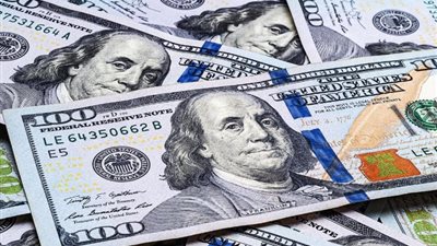استمرار ارتفاع سعر الدولار أمام الجنيه بمنتصف تعاملات اليوم الأحد