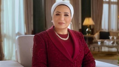 السيدة انتصار السيسي تعرب عن سعادتها بزيارة دار الأوبرا السلطانية بمسقط