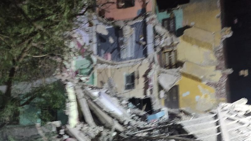 صورة عقار مصر القديمة المنهار