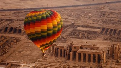 بعد عودتها، أبرز 5 معلومات عن رحلات البالون الطائر بالأقصر