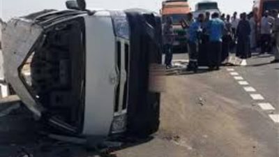 إصابة 8 أشخاص في حادث إنقلاب ميكروباص أعلى الطريق الأوسطي