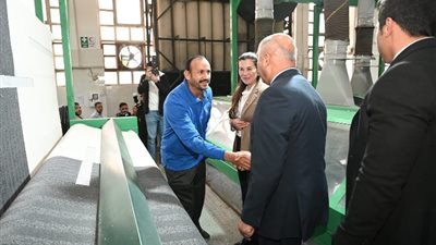 نائب رئيس الوزراء يتفقد 4 مصانع متخصصة في العاشر من رمضان