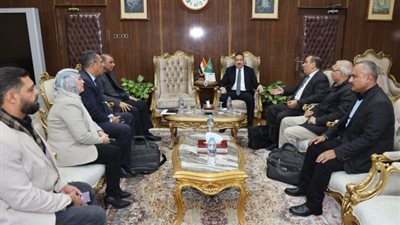 محافظ المنوفية يلتقي وفد وزارة التخطيط لتنفيذ مشروعات التنمية الاقتصادية