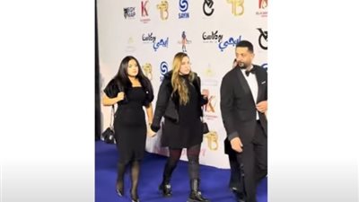 عقب رحيله، زوجة وبنات محمد رحيم في حفل «The Best» (فيديو)