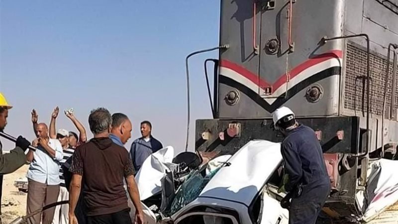 تصادم قطار بسيارة أرشيفية