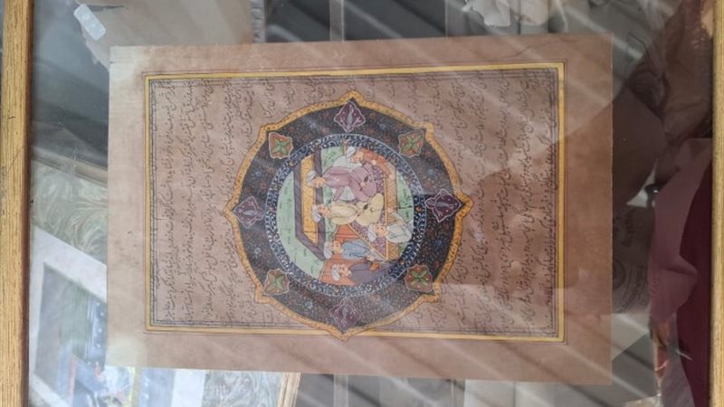 مخطوطات ولوحات أثرية