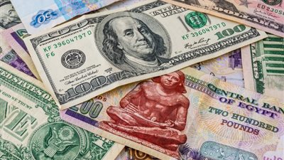 سعر الدولار رايح علي فين، تعرف علي أسعار الدولار مقابل الجنيه المصري خلال آخر ساعات اليوم الخميس