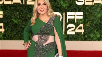 بإطلالة جذابة، نادية الجندي توجه رسالة ساخنة لنجمات المستقبل: «أنا هنا»
