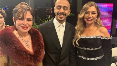 «أنا بين نارين»، كزبرة يُثير الجدل بصورة مع إلهام شاهين وليلى علوي