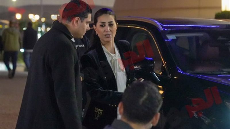 وفاء عامر في عزاء زوج بدرية طلبة