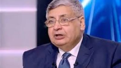 عوض تاج الدين يكشف أسباب انتشار نزلات البرد ويحذر من بعض الأدوية